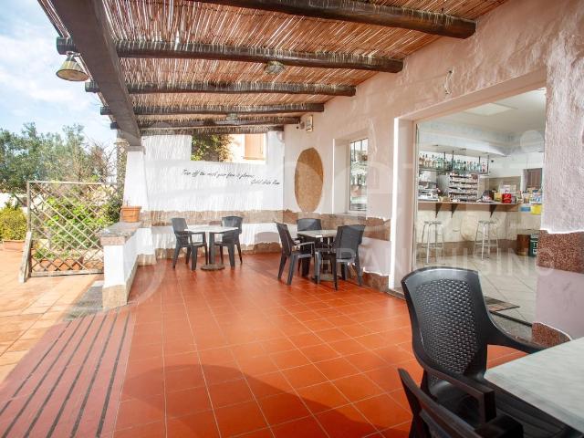 Esercizio commerciale in vendita a Santa Teresa Gallura