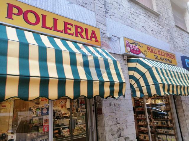 Esercizio commerciale in vendita a Savona