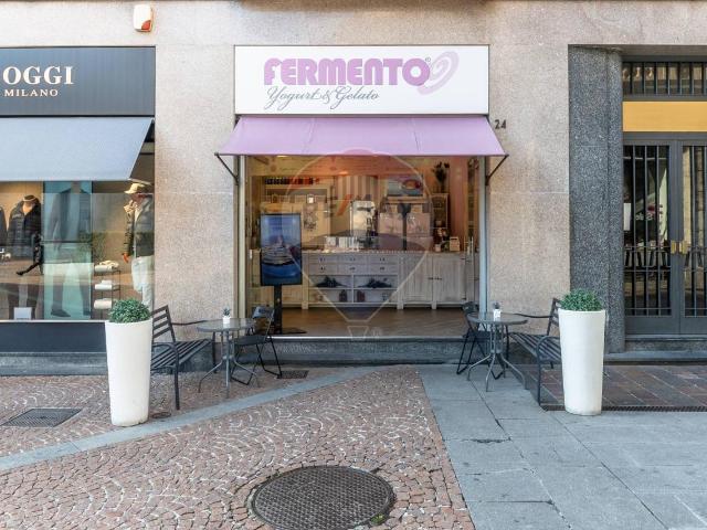 Esercizio commerciale in vendita a Seregno