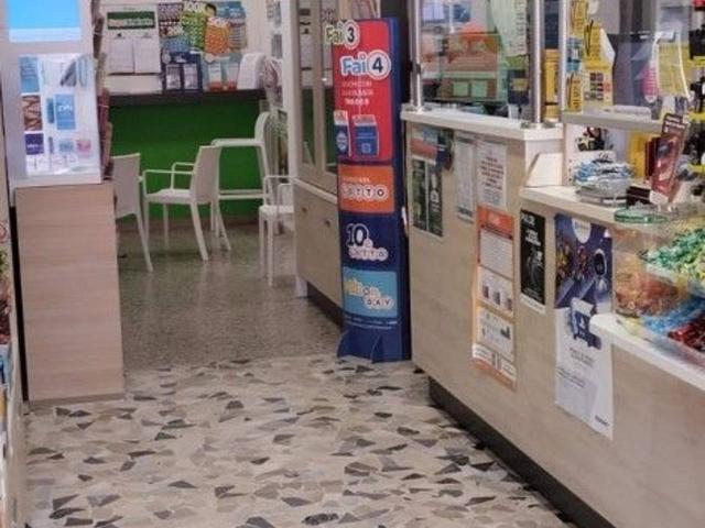 Esercizio commerciale in vendita a Silvi