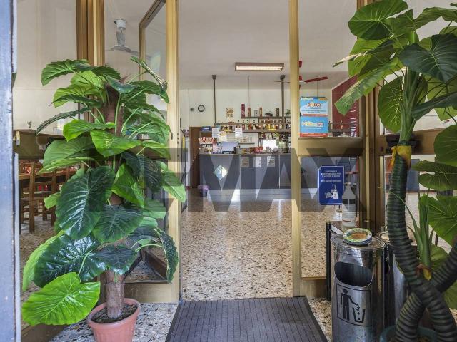 Esercizio commerciale in vendita a Somma Lombardo