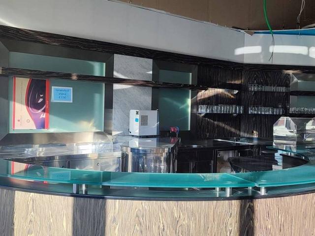 Esercizio commerciale in vendita a Teramo