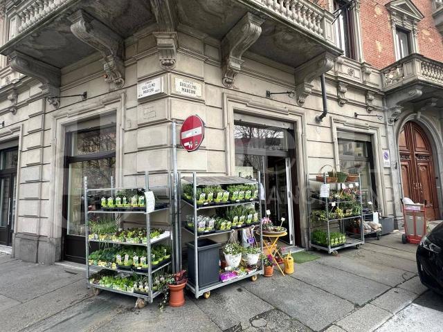 Esercizio commerciale in vendita a Torino