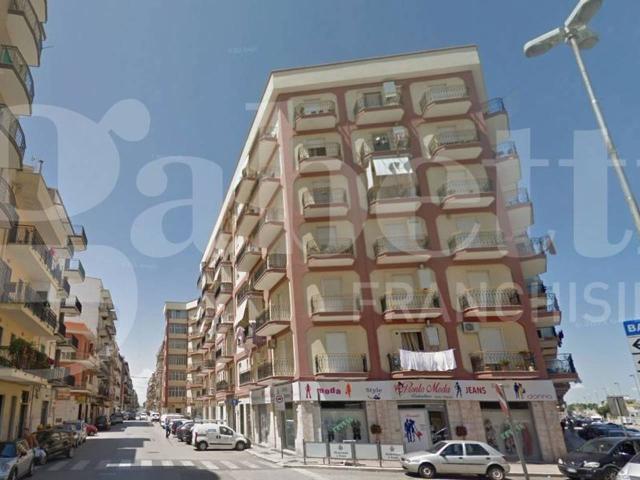 Esercizio commerciale in vendita a Trani