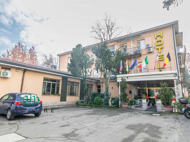 Esercizio commerciale in vendita a Valsamoggia