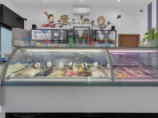 Esercizio commerciale in vendita a Vanzago