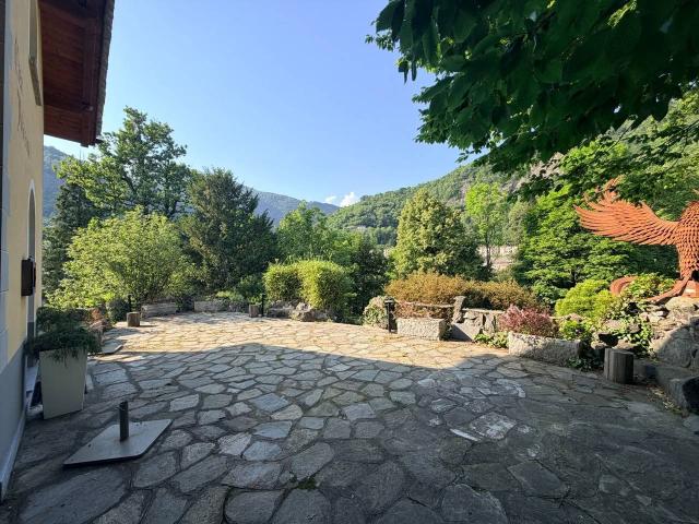 Esercizio commerciale in vendita a Varallo