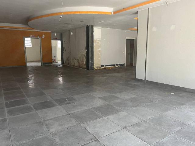 Esercizio commerciale in vendita a Vicopisano