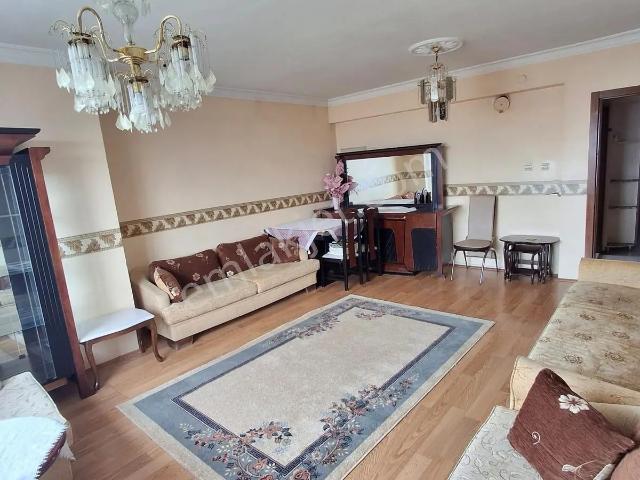 Esertepe Mahallesi Bağımsız Salon Asansörlü Ara Kat 3+1 Eşyalı