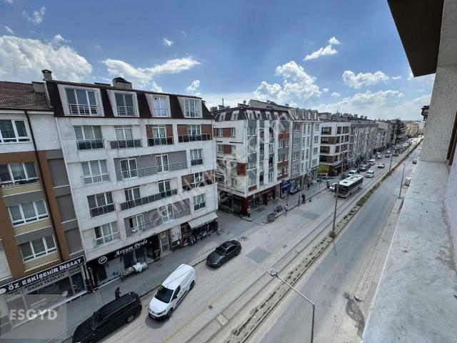 Esgyo'dan Çamlıca Mah. Birlik Caddesi Üzeri Geniş Satılık Daire