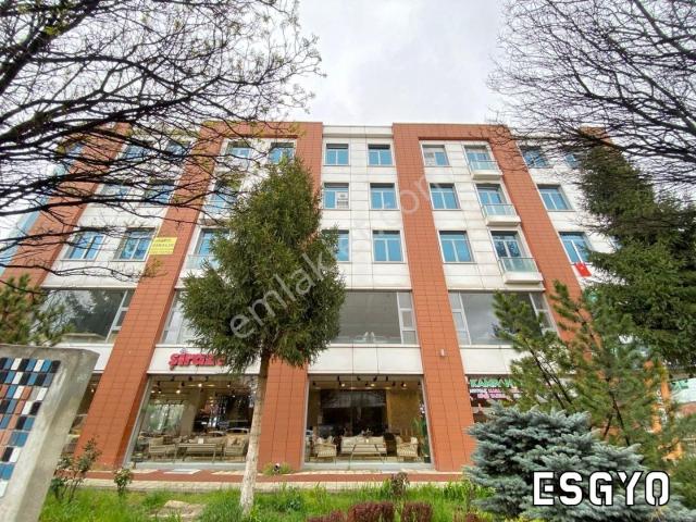 Esgyo'dan Cassaba Modern Karşısı 4+1 Ara Kat Lüks Ofis İş Yeri