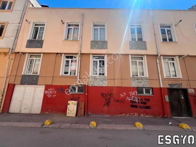 Esgyo'dan Collesium Arka Sokağı Şahane Konumda 2+0 Satılık Daire