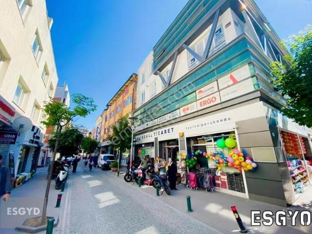 Esgyo'dan Esnaf Sarayı Yanı 2+0 Ayrı Mutfaklı Kiralık Ofis Daire
