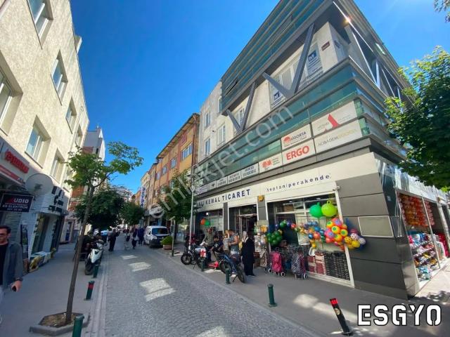 Esgyo'dan Esnaf Sarayı Yanı 2+0 Ayrı Mutfaklı Kiralık Ofis Daire