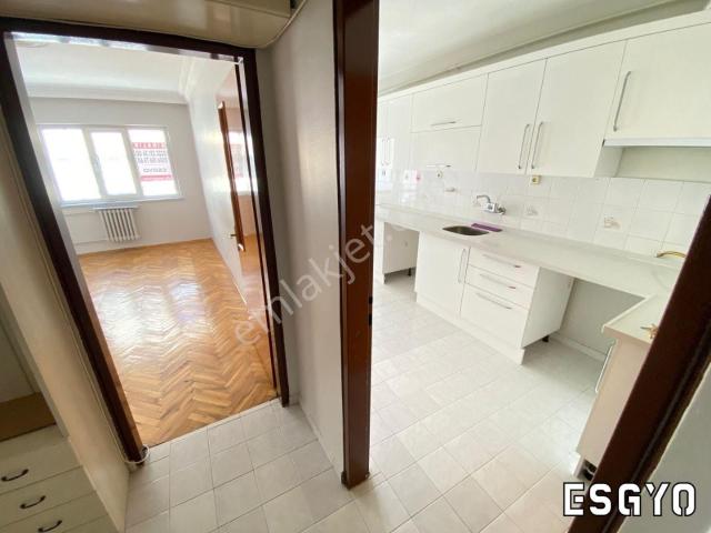 Esgyo'dan İstiklal Mahallesinde Adalara Çok Yakın Kiralık 3+1