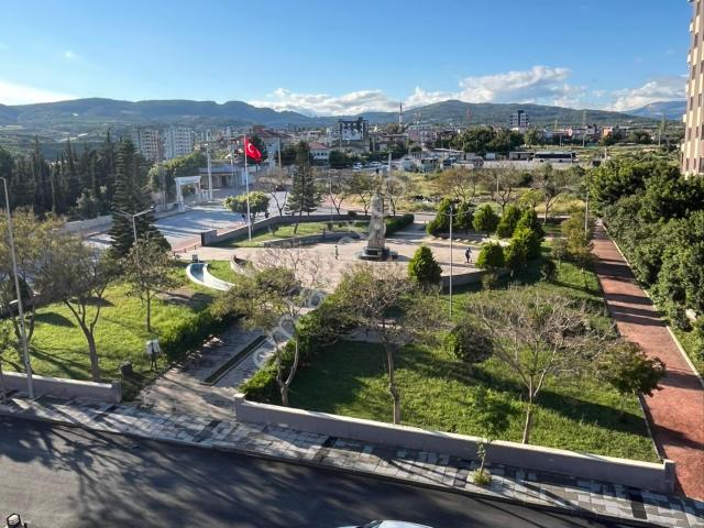 Eski Mezitlide Her Kat Tek Daire Deniz Manzaralı Daire
