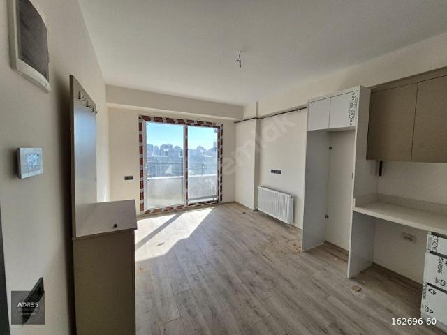 ESKİ MEZİTLİ'DE İKİ CEPHELİ KİRALIK SIFIR 1+1 DAİRE