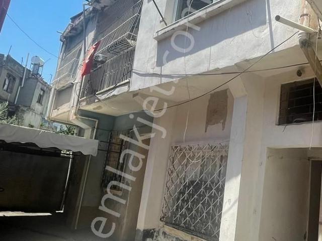 Eski Nufüs Dairesi Civarında Yeni Trafiğin Orda Mestanzade Debboy Caddesi Yürüme Mesafesinde