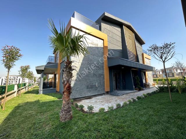 Eskidjiden Kartepe Sarımeşe Bağdat Cad. Site İçi A+ Sıfır Villa