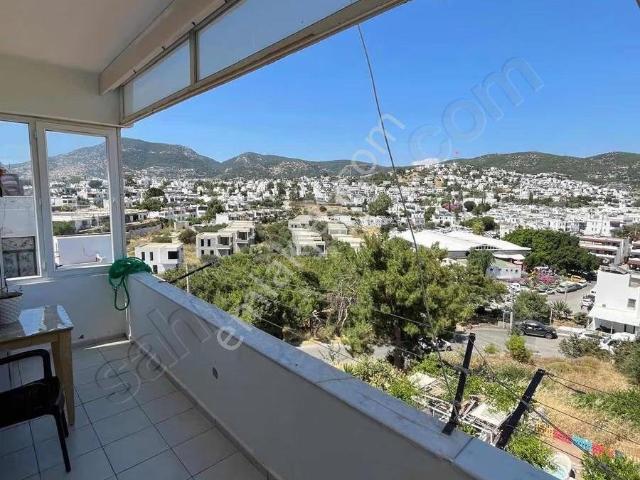 Eskiçeşme'de Merkezi Konumda Üst Kat Satılık 2+1 Daire