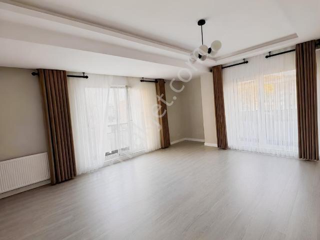 Eski Emniyet Civarı Satılık 3+1 Lüx Daire