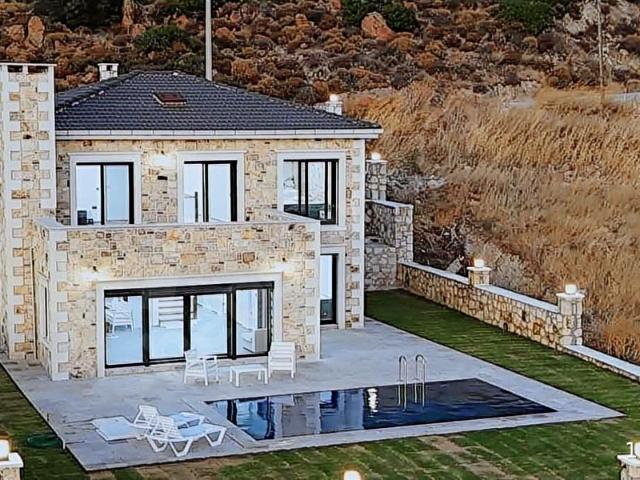 ESKİ FOÇA DA KİRALIK HAVUZLU TAŞ BUTİK OTEL ETKİNLİKLERE UYGUN