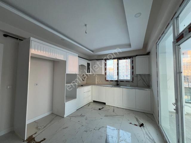 Eski Siverek Caddesi'nde Sıfır 3+1 2 Daire Üzeri Satılık Daire
