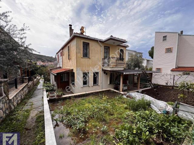 Eskifoçada Satılık Müstakil Kullanımlı Dubleks Villa