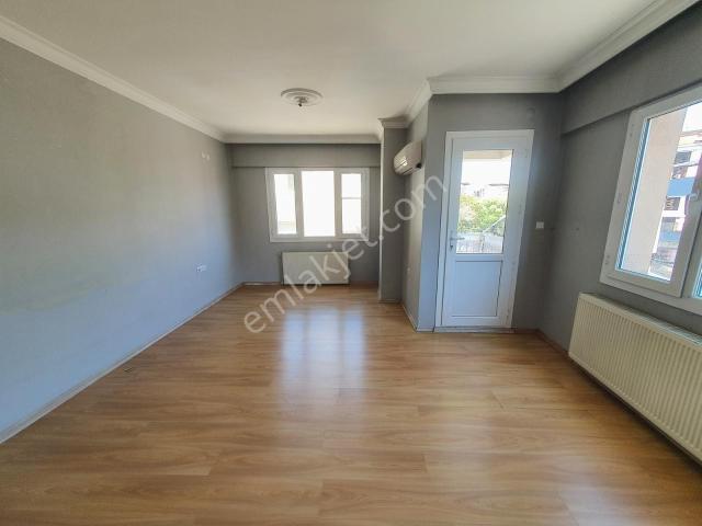 Eskiizmir Cadde Üstü Genç Bina Köşe Cepheli Ebeveyn B. 2+1 Daire
