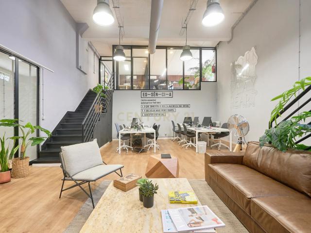 Espaço com Duplo Pé Direito para arrendamento na Lapa – 236m²