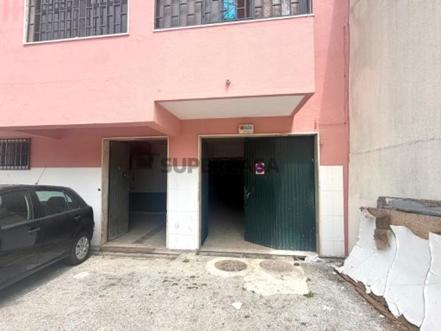 Espaço com 200m2 na Amadora