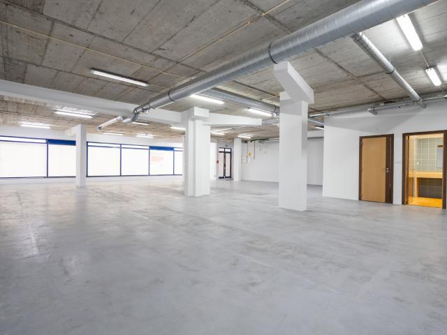 Espaço Comercial Moderno no Coração de Olival de Basto Ideal para o Seu Negócio!
