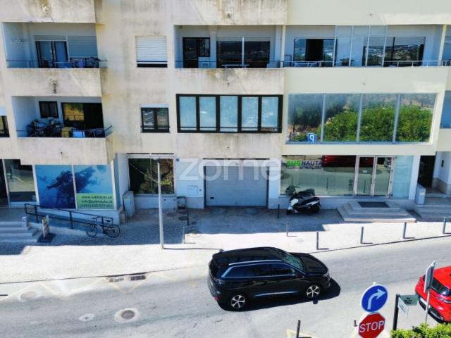 Espaço Comercial na Praia da Rocha, com área construção de 559m2