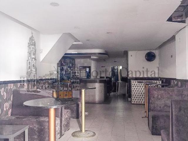 Espaço Comercial Na Rua da Alegria No Porto Ideal para Restauração