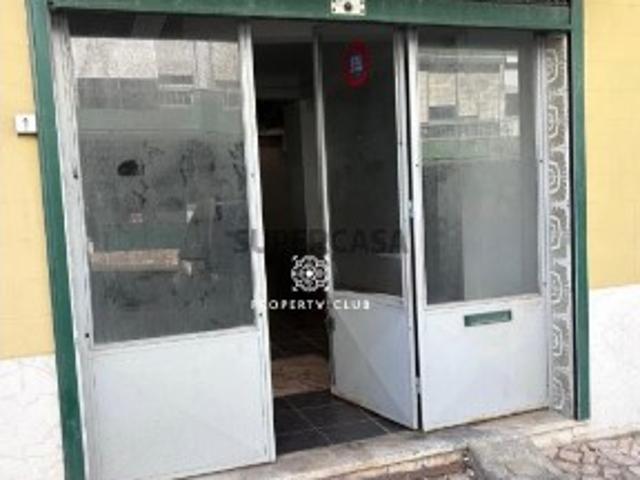 Espaço Comercial à Venda em Linda a Velha