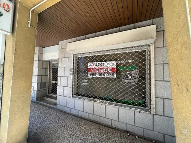 Espaço comercial à venda na Av. de Espanha