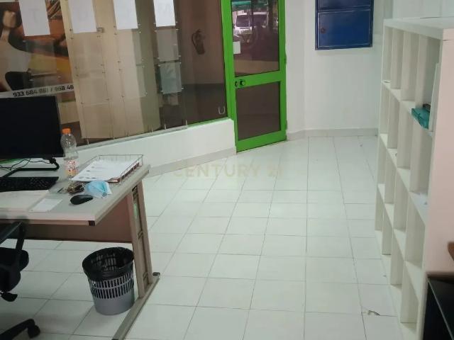 Espaço comercial à venda na Rua Professor Dr. Egas Moniz em Odivelas