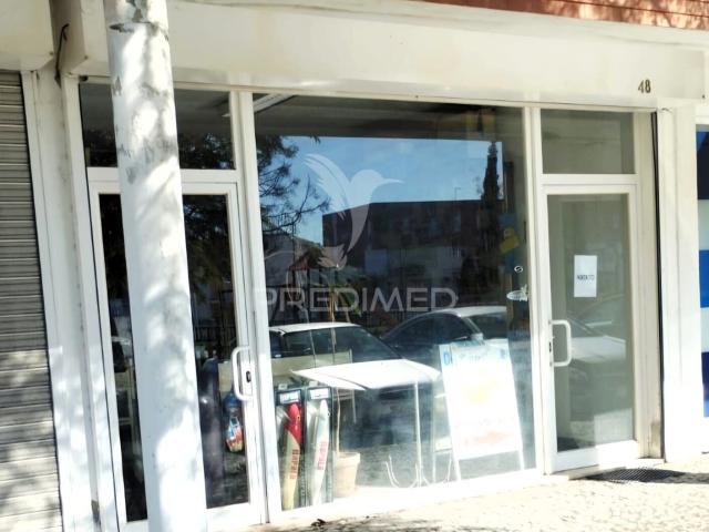 Espaço Comercial Amplo com Ótima Visibilidade | Bairro do Moinho – Évora