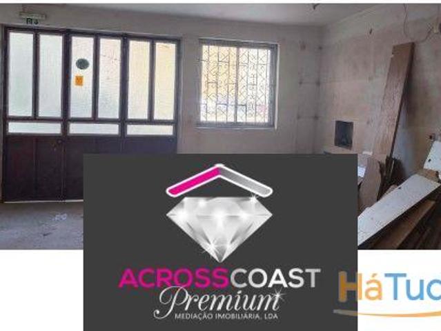 Espaço Comercial Amplo em Vila Franca de Xira | 26054057741