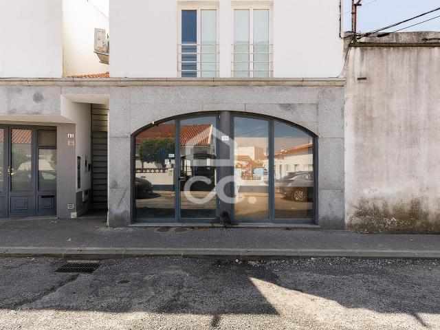 Espaço Comercial c/ 169 m² na Av. dos Salesianos, em Évora, Évora