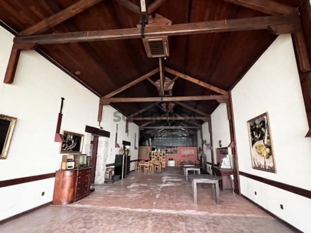 Espaço comercial c/ 643m2 p/ restaurante ou diversão noturna em Taveiro, Coimbra