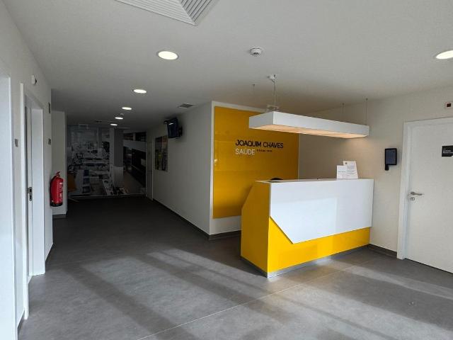 Espaço Comercial | Campolide, Lisboa — Rés do Chão com Localização Prime e em Funcionamento