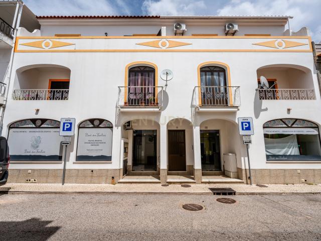 Espaço Comercial com 5 Lojas em São Bartolomeu de Messines