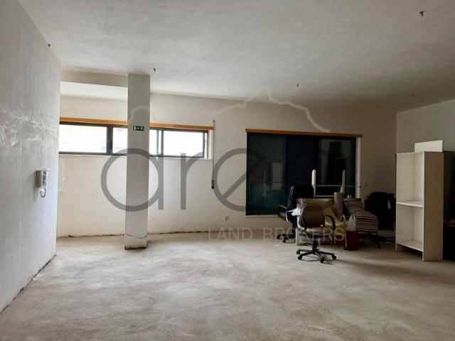 Loja / Espaço Comercial para Arrendamento com 128 m² | Escritório | Clínica | Open Space | Excelente Localização