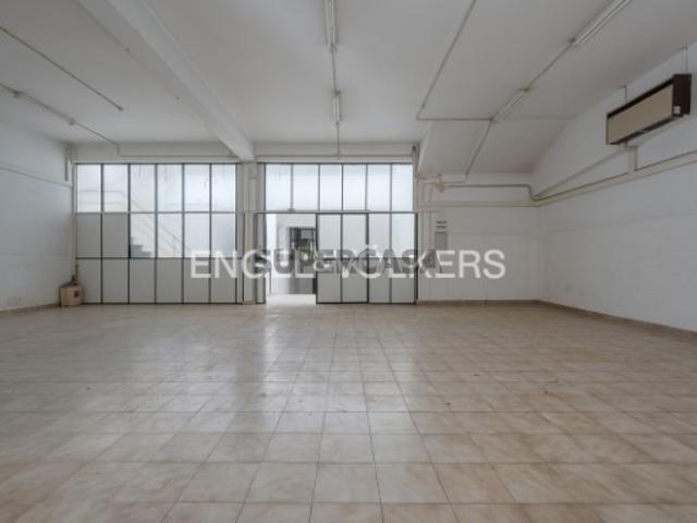 Espaço Comercial com Armazém e Escritório no Lumiar