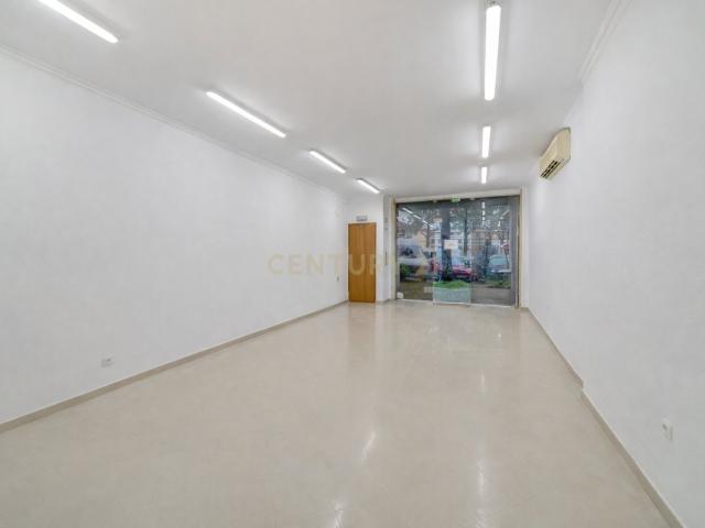 Espaço Comercial de 187m² + Mezanine de 120m² junto ao metro de Odivelas