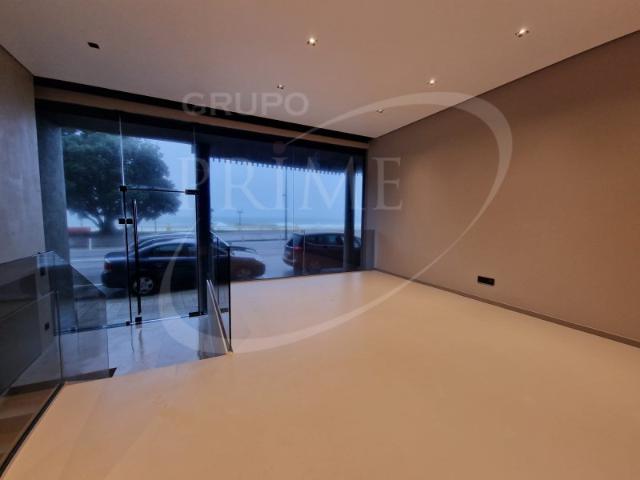 Espaço comercial de 2 pisos com 126 m2 na Av. Brasil