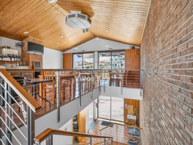 Espaço Comercial de 3 Pisos com Elevador Lagos Exclusivo