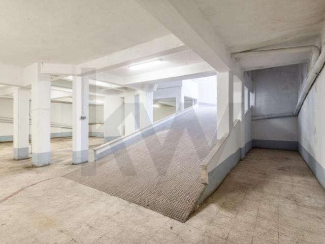Espaço Comercial e Armazém com 523 m² no Alto de São João Lisboa