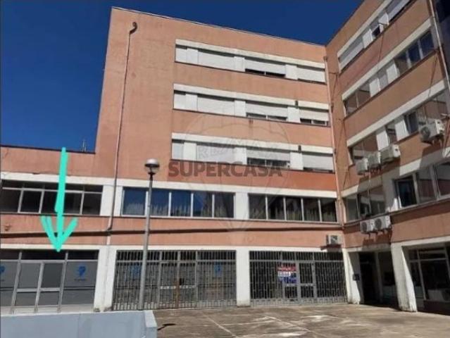 Espaço comercial em Nogueira, Fraião e Lamaçães